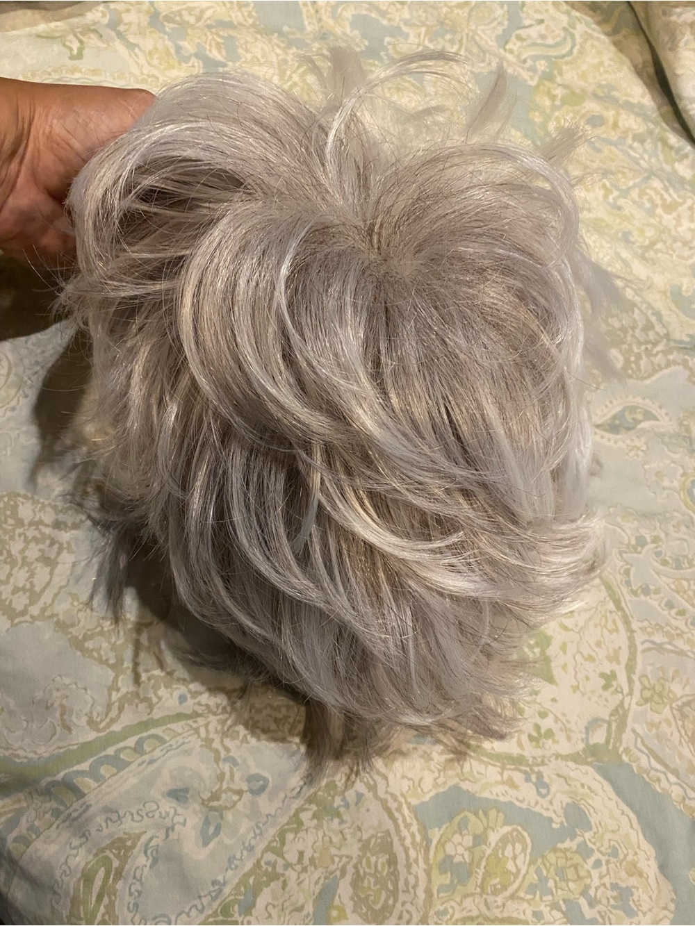 Short Layered Silver Synthetic Wig for Women - Elegant Light Gray Style - Picture 5 of 9
